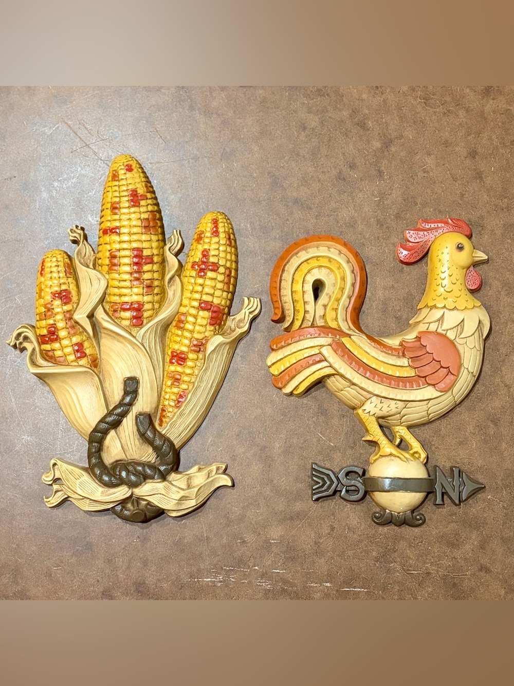 Vintage- Burwood Prod. Co. Decorative Yellow Corn 🌽 and Rooster 🐔 Wall Plaques